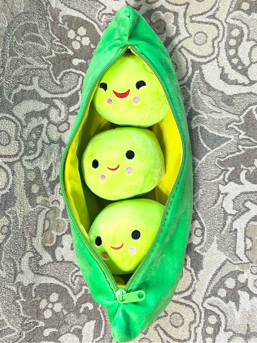 4/$20 Sweet Peas 3 Stuffed Plush Peas in a Zippered Pod.